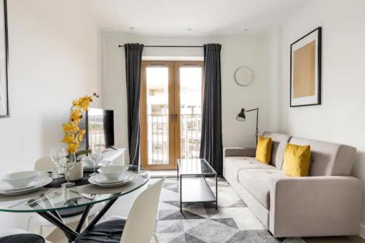Apartment- St Albans with WiFi &amp; Close to Station - Housity