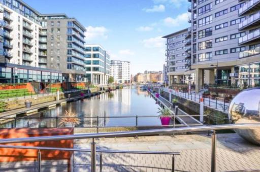 Deluxe City Centre Apt Balcony View Free Parking - Housity