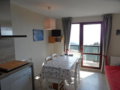 Appartement rénové 4 chambres à Chamrousse avec balcon - FR-1-340-177 - Housity