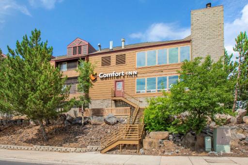 Comfort Inn I-17 & I-40 - Housity