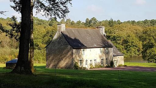 Paimpont: Gîte de la Haute Fenderie - Housity