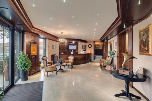 Hotel Meridian - Housity