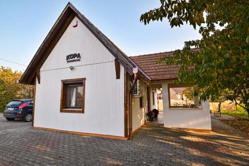 Kopa vendégház - Housity