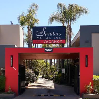 Sandors Motor Inn - Housity