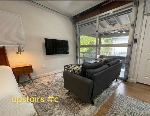NormalBnB - 2 Blocks From Restaurants, Bars, Hospital - Housity
