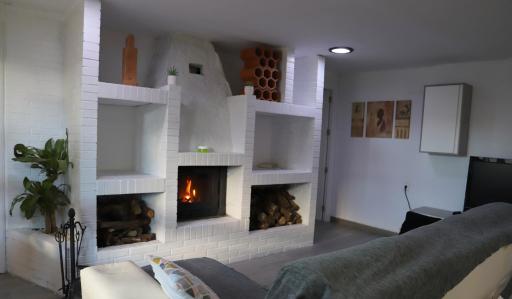 AKI ME QUEDO - Housity