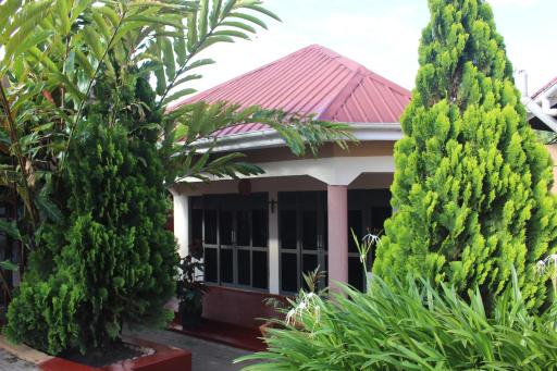 Montane Safaris Hotel - Housity