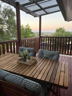 Childers Charmer with Aircon, WIFI & modern luxuries - Housity