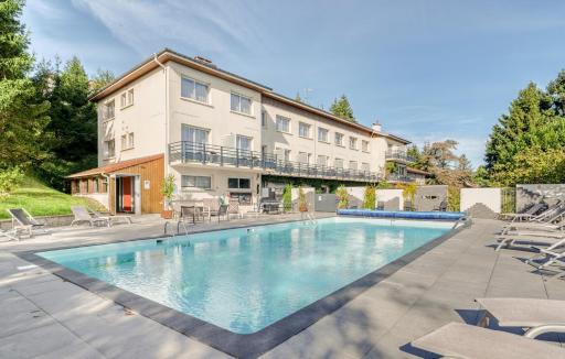 Logis Hotel Maison Carrée Restaurant O Carré dArt - Housity