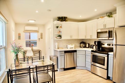 Cozy Home Conveniently Located with King Bed - Housity