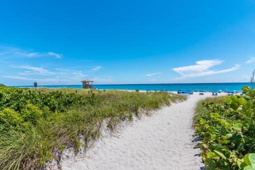 Spaces Sunny Oasis 4BR Retreat with 2 King Beds, Amazing Pool, near South Florida Beaches - Housity