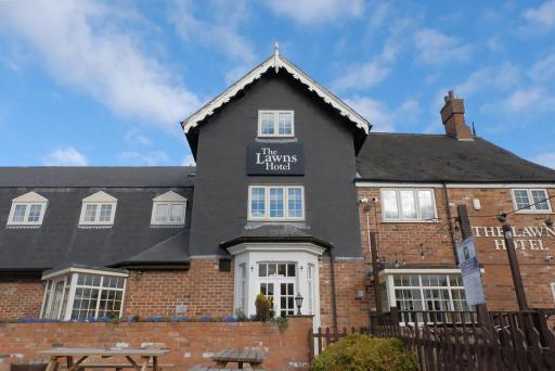 The Lawns Hotel - Housity