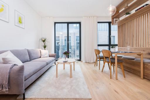 cohost I NEW Apartment w-balcony, Self check-in at the Renesanso Complex - Housity