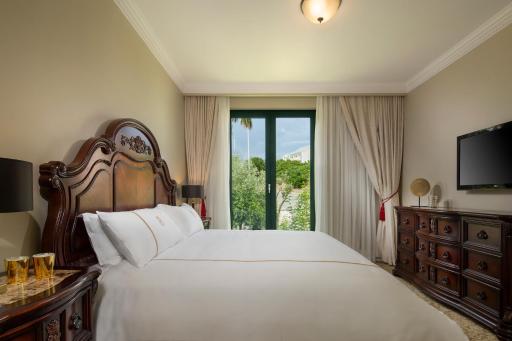 Royal Princess Hotel - Housity