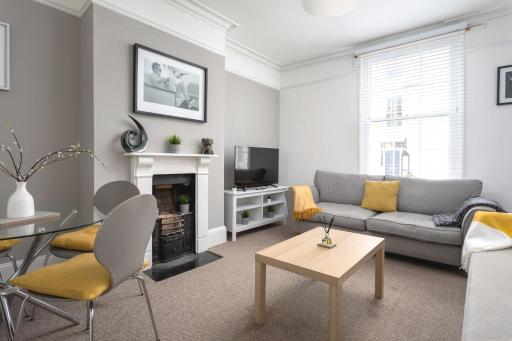 St George's Place - Fab Cheltenham Town House - Housity