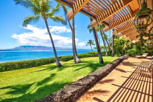 K B M Resorts BAY-35 - Presidential 5bd, 5ba beach-front estate, air conditioning, steps to ocean - Housity