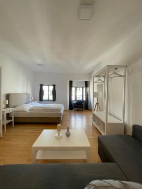 Little City Center Golden Roof - Housity