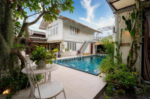 Secret garden pool villa - Housity