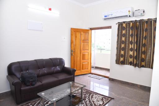 FOUR SEASONS HOME STAY - Housity