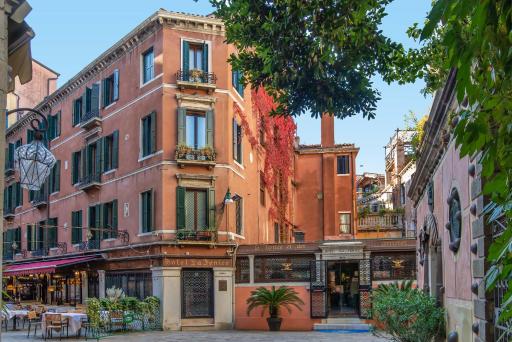 Hotel La Fenice et Des Artistes - Housity