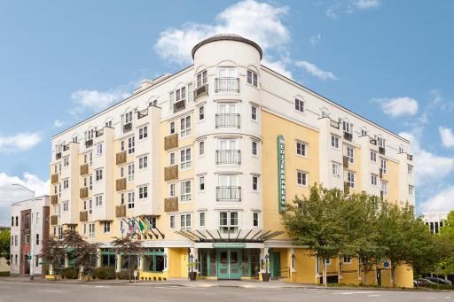 The Mediterranean Inn - Housity