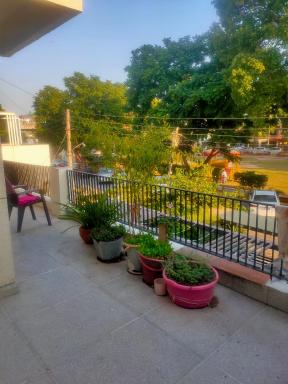 Peaceful Furnished Room with kitchen Wifi Ac in sec 71 mohali - Housity