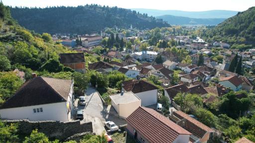 Janina Hiša - Housity