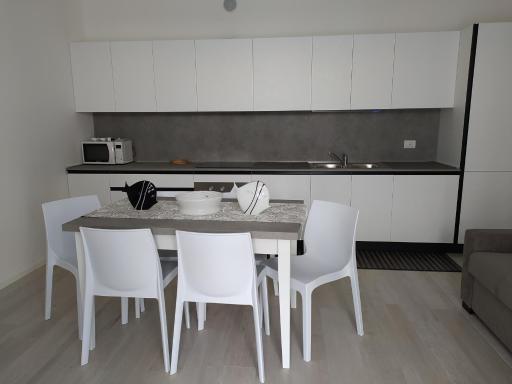 Jesolo Appartamenti F2 - Black and White - Housity