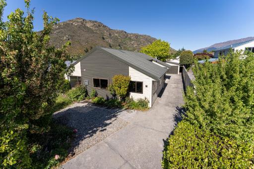 Riverside Three Bedroom - Remarkable Views - Housity