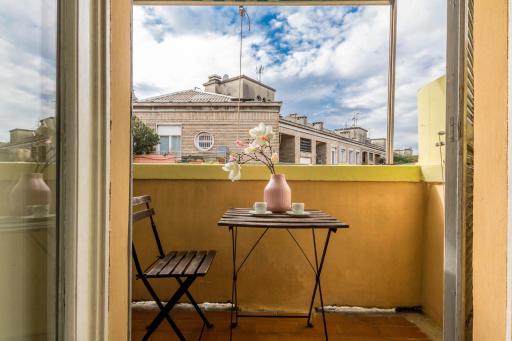 JOIVY Lovely Studio for 2 with Balcony near Duomo - Housity