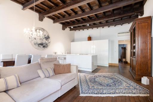 Exclusive Elegant Apartment in pieno centro! x4 - Housity