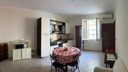 Casa Adriana, centralissima, confinante ospedale civile - Housity