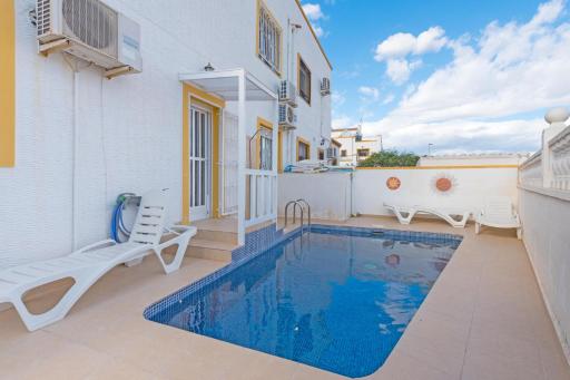 Villa with private pool and free W - Housity