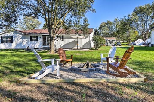 Warm and Cozy Buckeye Lake Home Yard and Patios! - Housity