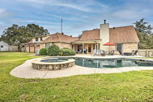 Home with Outdoor Oasis, 16 Miles to Lake Fun - Housity