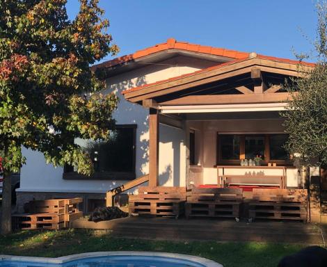 Magnífica Casa con piscina y jardín en Oleiros - Housity
