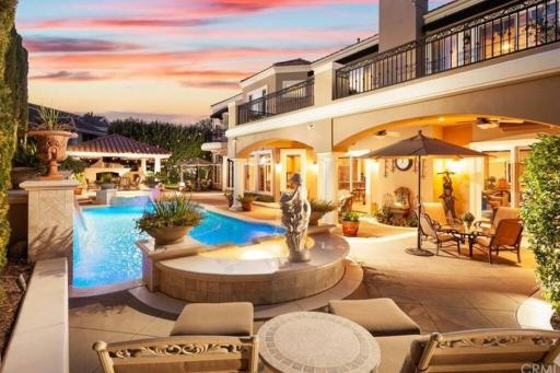Luxury Villa with Pool, Spa, Fitness & Movie Room - Housity