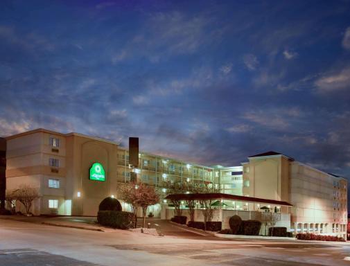 La Quinta Inn by Wyndham Austin Capitol / Downtown - Housity