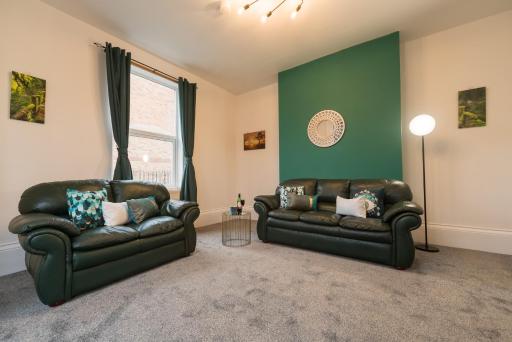 Mercy Way 4 Bedroom-6 Beds-Central Hull-Sleeps 8 - Housity