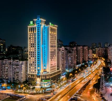 Holiday Inn Chongqing Guanyinqiao by IHG - Housity