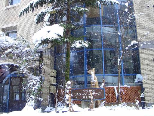 Resort Hotel Front Stage - Housity