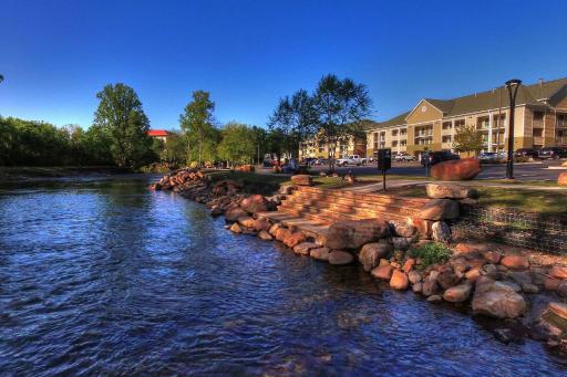 Econo Lodge Pigeon Forge Riverside - Housity