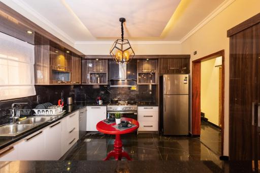 The Bold Parisian House - Steps From The Best Mall in Cairo - Housity