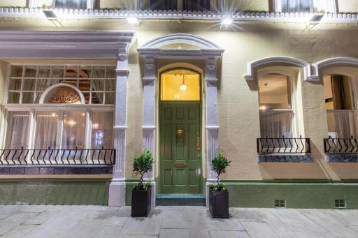 The Tiger Inn - Housity
