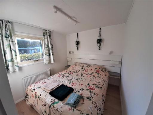 Chalet Esdoorn in Putten, Gezellig en Luxe gerenoveerd - Housity