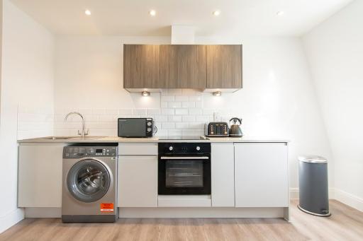 MODERN 1 BED FLAT 2 MINS WALK FROM RESTAURANTS BARS CLUBS & BEACH! Wow! - Housity
