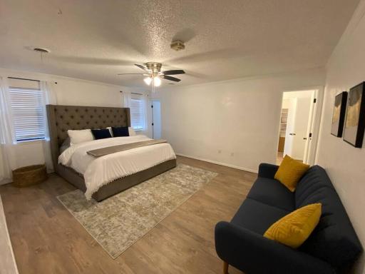 Large Modern Family Home! - Housity