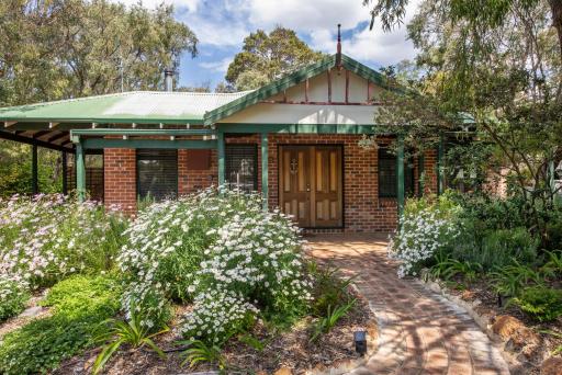 Berties Beach House - Housity
