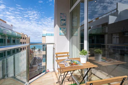 HomeForGuest Studio Westerling Beach by Las Canteras - Housity