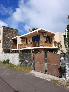 Comfortable apartment in Blue Bay with shared pool - Housity